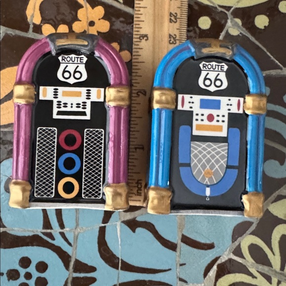 APPLE TREE DESIGNS “Route 66” Jukebox Salt & Pepper Set - Picture 7 of 10